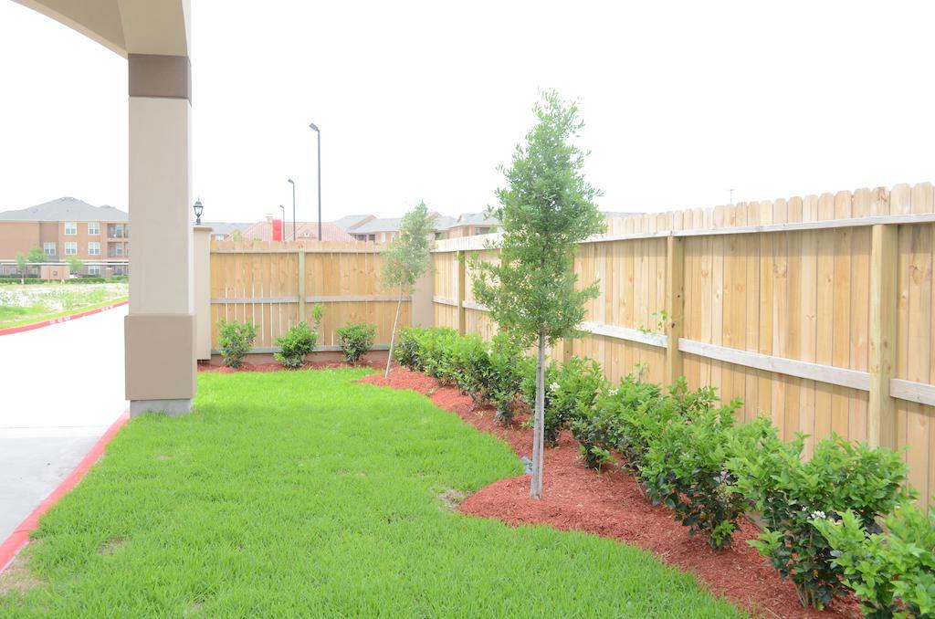 Palace Inn Sam Houston Race Park Bagian luar foto