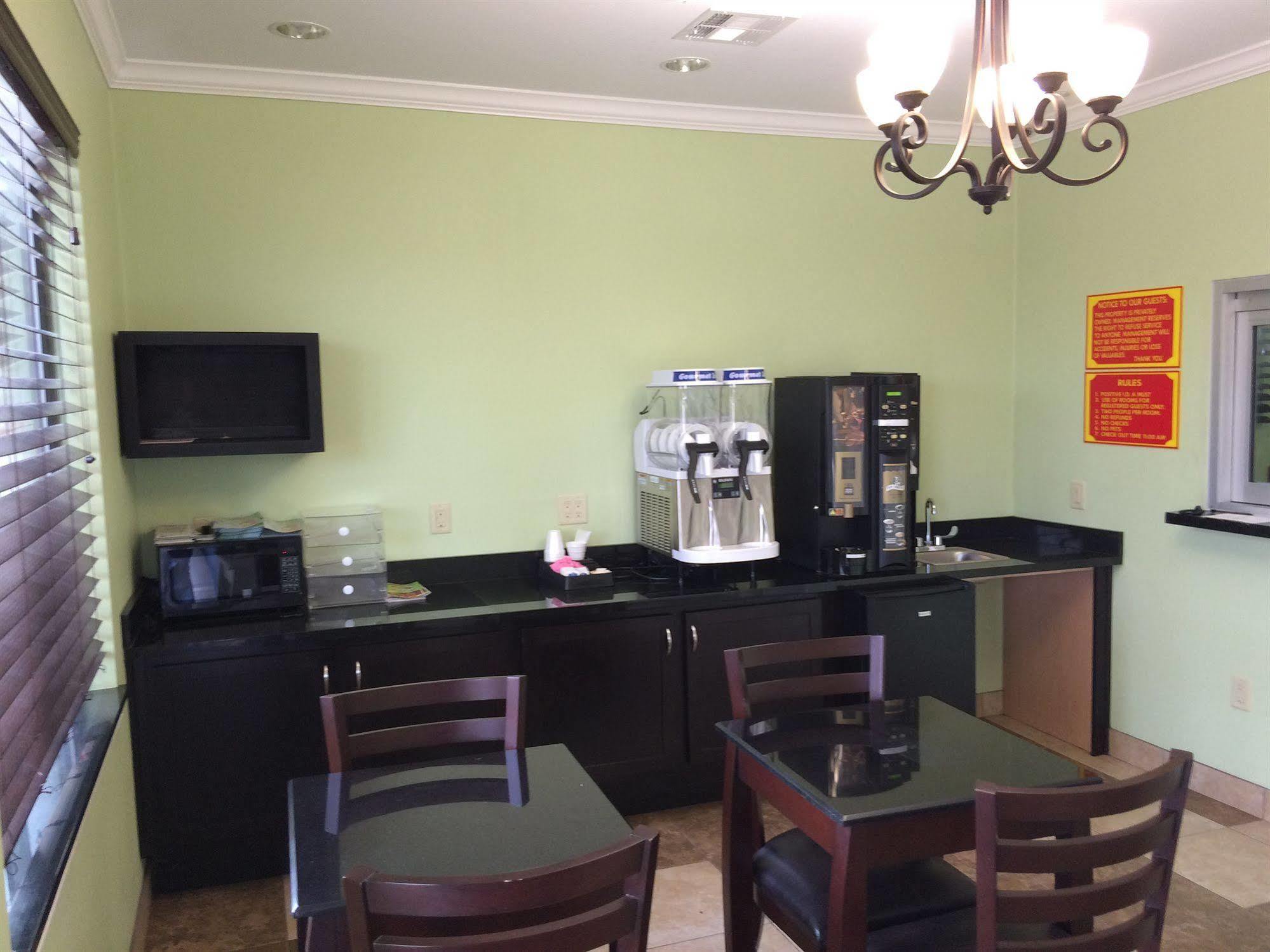 Palace Inn Sam Houston Race Park Bagian luar foto